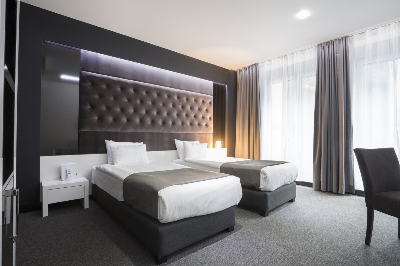 Hotels & restaurants